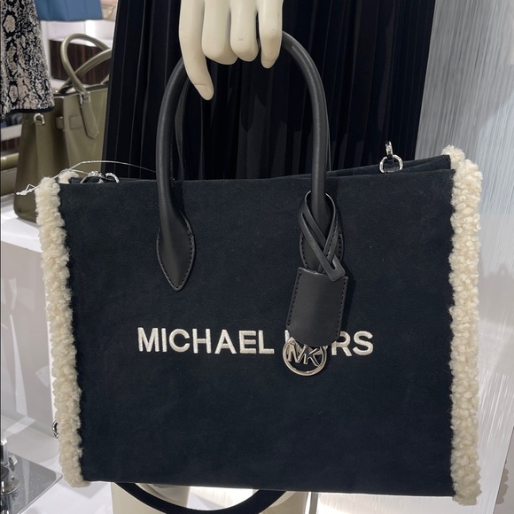 MICHAEL KORS Mirella Medium Suede and Faux Shearling Tote Bag
Black
NWT - Picture 15 of 15